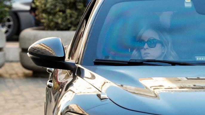 Servono risorse per la Manovra 2025, tagli ad auto blu e trasferte dei politici
