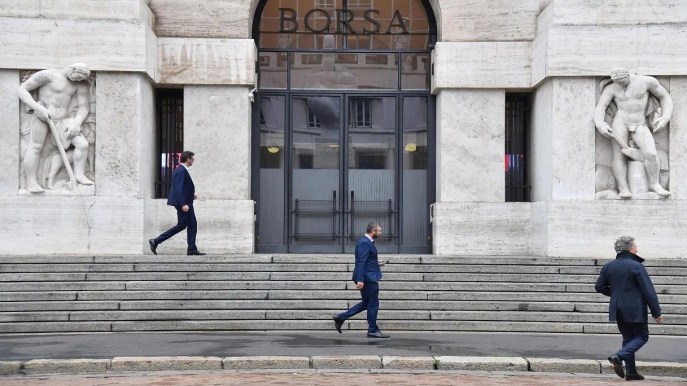Milano chiude in rialzo a +1,1% e raggiunge i 35.000 punti, rally di Poste Italiane