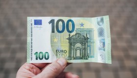 Il governo può riprendersi il bonus Natale, chi dovrà restituire i 100 euro di Meloni