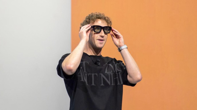 Meta ed EssilorLuxottica verso l’accordo, Zuckerberg mette sul piatto 5 miliardi per il 5%