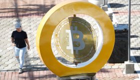 Bitcoin ancora da record sopra gli 81mila dollari, vale più di Meta e Tesla