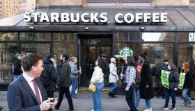 Starbucks triplica e raddoppia il congedo parentale pagato per i neo genitori