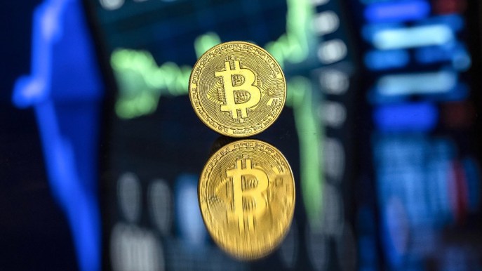 Intesa Sanpaolo compra Bitcoin per un milione, è la prima banca cripto italiana