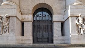 La Borsa del 16 gennaio, Piazza Affari chiude a 0,5% grazie al lusso, Iveco chiude in rosso