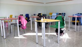 Scuola, nuovo contratto in trattativa: aumenti di 150 euro per i docenti e incentivi