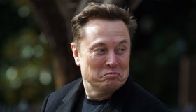 Elon Musk lancia Grok 3, la nuova versione del suo chatbot di intelligenza artificiale