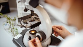 Sanità, anche i farmaci diventano sostenibili: quanto inquinano e come cambieranno