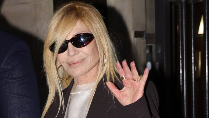 Donatella Versace alla Parigi Fashion Week