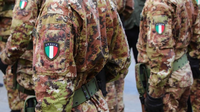 L’Italia deve ricostruire un esercito, ma quanto guadagnano i militari?