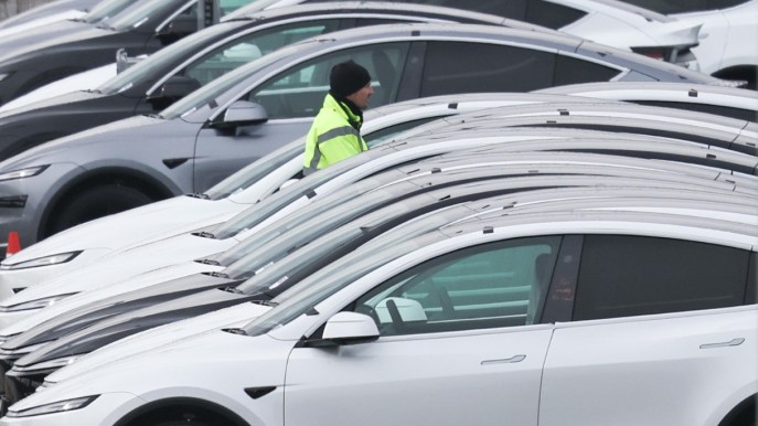 Auto elettriche, boom di vendite in Italia (+126%). Ma Tesla crolla e Byd la supera