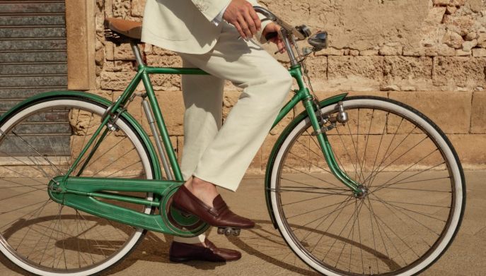 Campagna Oasi Lino summer 2025 con Mads Mikkelsen