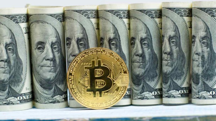 Dollaro rischia leadership mondiale, soppiantato dai Bitcoin