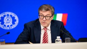 Italia in crisi tra dazi, petrolio, spread e tassi di cambio: le simulazioni del Dfp