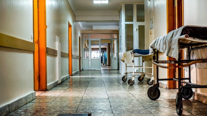Infermieri sottopagati e in fuga, ne mancano 65mila all’appello