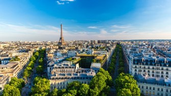 Parigi città di 15 minuti, è sempre più sostenibile: stretta sui Suv