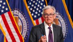 Powell si difende dalle critiche di Trump. Priorità al mandato sui prezzi