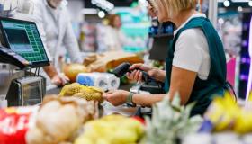 Mancano 260mila lavoratori in Italia, negozi in crisi