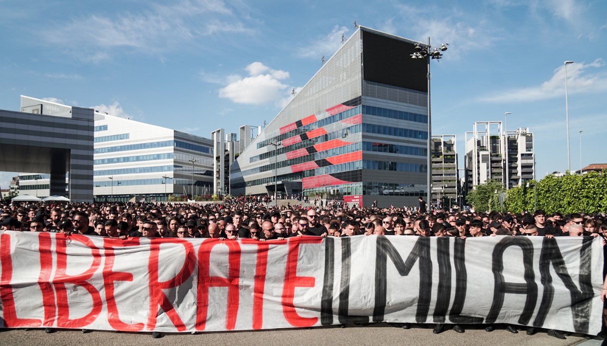 Protesta tifosi Milan