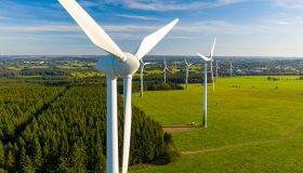 Usiamo meno energia, rinnovabili in calo: l’Ue spreca il suo potenziale