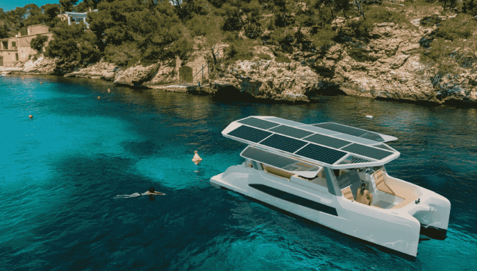 Noleggiare piccole imbarcazioni senza patente nautica, il boom del 2025.